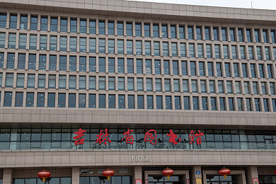 男人机机捅女人：机器人伦理迷途：人性试炼之旅，探寻道德边缘的冒险之旅