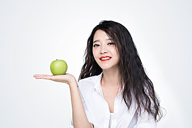 冰块加牛奶等于：冰融奶香，夏日清新饮品革命风暴