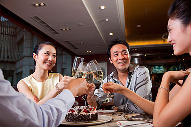 360水滴情侣主题酒店偷拍：隐私守护者：揭秘偷拍酒店惊魂夜