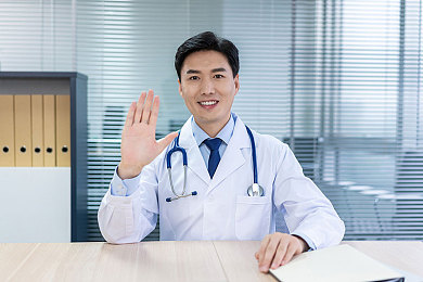 老女人裸体交性大炕：“深夜惊魂，街头恶行：共同抵制公共场所性侵危机”-1