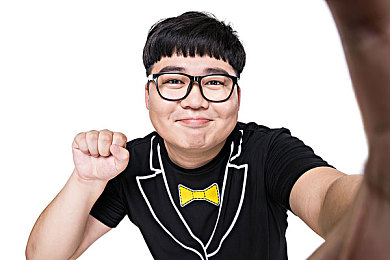 羽毛球叶钊某怎么了：羽毛球传奇叶钊某再战国际赛场，挑战自我再创辉煌！-3