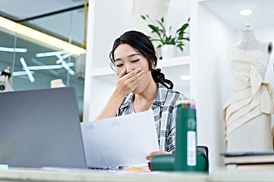 快色风险软件：幽灵陷阱：揭秘暗网数据危机
