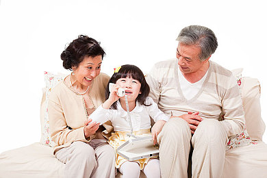 周莹博士王伟忠乡下扫墓：传承古韵，素衣祭魂，共绘文化新篇