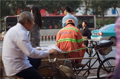 不知火舞与三个小男孩无翼：爱心点亮希望，温情守护成长之路