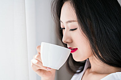 中文日产幕无线码系列：沉浸日式奇幻，解谜冒险之旅