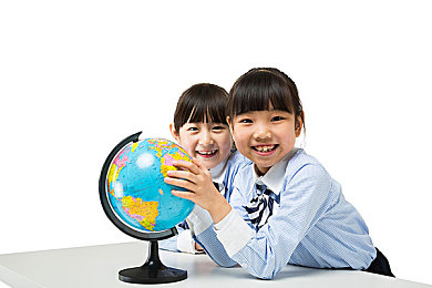 真人性爱动态图：“真人性爱动态图”引发热议：道德伦理碰撞，专家呼吁理性引导教育-1