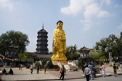 黄网站下载：探秘古堡奇遇记：宝藏之旅，智慧启航-1