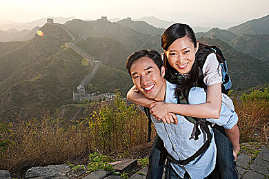 黄色色情下载：揭秘：黄色色情下载优势与技巧，网络时代隐私与版权如何平衡？-1