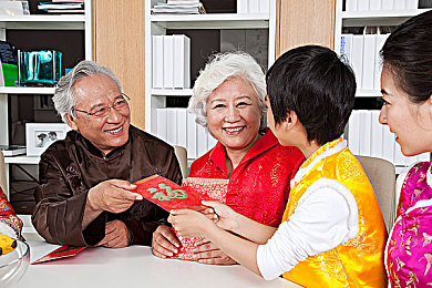 黑人 娇小 亚洲 硬：多元魅力，突破刻板：解码黑人娇小与亚洲硬的独特优势