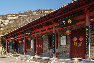 女生男生一起擦擦擦,青春携手，共建绿色校园