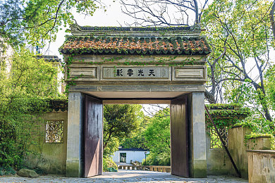 打扑克男女免费网站：牌桌风云，欢乐无界，共享竞技盛宴