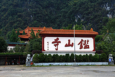一对老人电梯里梅开二度：岁月重逢，电梯温情见证人间美好瞬间-2