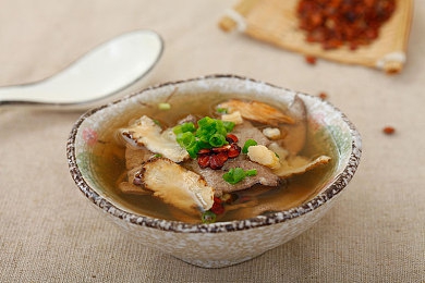 黑料不打烊在线观看入口：揭秘网络热点真相：黑料平台兴起引发公众质疑，理性辨析成关键
