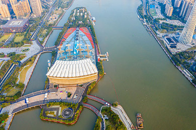 揉我胸 啊 嗯出水奶：网络污染警示：不雅视频事件引发监管深思，共建清朗网络空间