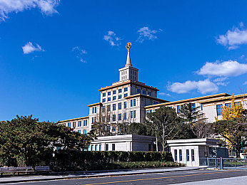 水电工两个都好帅：水电工界颜值革命：技能颜值双全，两位水电高手赢得业主心