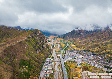 2025狠狠干：梦想征程，勇攀科技巅峰-2