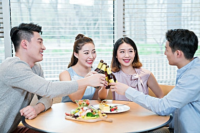 17c吃瓜黑料免费看：揭秘“17c”：八卦黑料盛宴，理性围观之旅-2