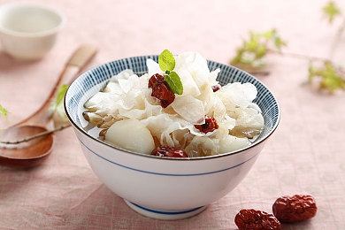 小偷用羽毛挠孩子：羽落惊魂：筑牢安全防线，共护童年无忧-4