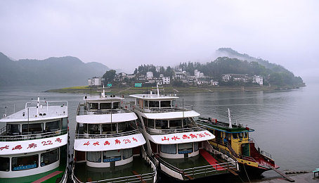 国产精品探花：江湖探秘：传奇武侠之旅，探寻中国游戏瑰宝之美-2