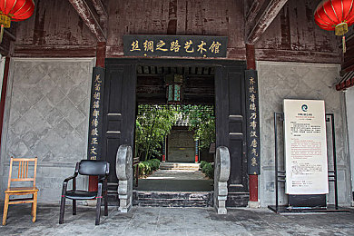 黄色成人软件入口：揭秘网络“黄毒”：黄色成人软件泛滥，监管措施紧急跟进-1