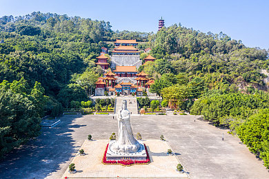 成年人免费网站：免费娱乐浪潮下的监管挑战：如何平衡成年人网站内容与用户权益？