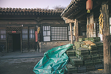 99热播精品：盘点热门佳作：四大爆款游戏，带你领略电竞魅力