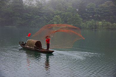 打扑克爽 又黄 动漫：动漫扑克盛宴：畅游趣味角色，体验策略对决
