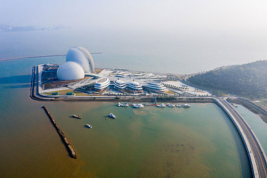 数学课代表喷了好多水：校园奇遇：粉笔失控大冒险，安全课堂守则行-3