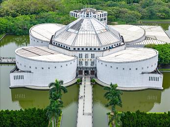 学长被C哭爬走又被拉回来视频：学长援手绘温情，校园关爱暖人心-3