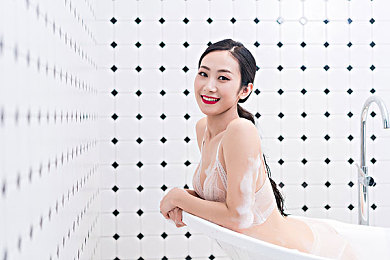 强H大巴车强 thepro：“流线风采，智能驾驭：强H大巴车强 thepro引领行业新风尚”-2