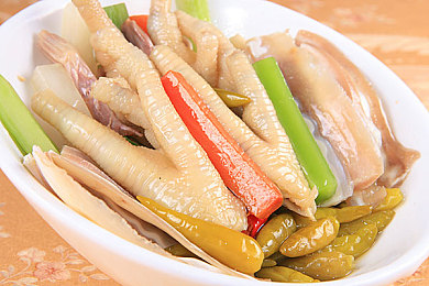 低端视频：探寻生活碎片，解码“低端”中的艺术之光