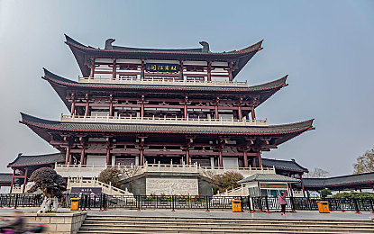 户外露出：文明风尚呼唤，公共场所“裸露”现象需深思-3