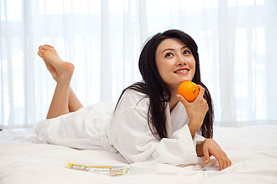 唐嫣婚纱透底完整版：唐嫣婚纱揭秘：自然花朵灵感，惊艳高定之作