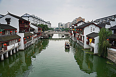 中文字幕20I8：沉浸视听，中文字幕让游戏世界焕新颜-2