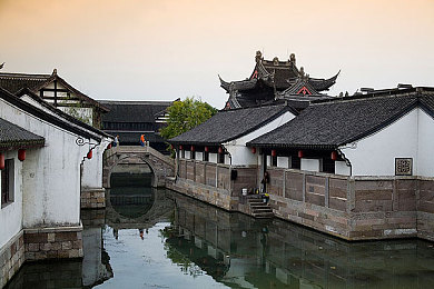 色情应用下载：揭秘数字化诱惑：色情应用下载历史探秘与安全指南-4