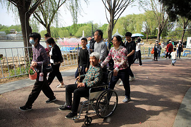 坤坤放在老师的句号里面：句号里的心灵之旅：探寻儿童心理健康教育新篇章-1
