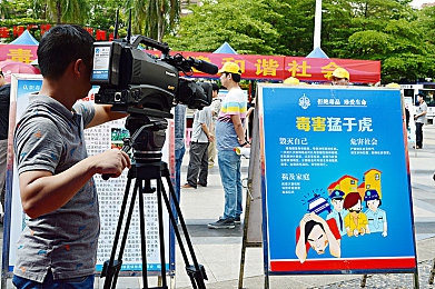 香蕉插进蜜桃：香蕉蜜桃创意拼盘，开启味蕾奇幻之旅-2