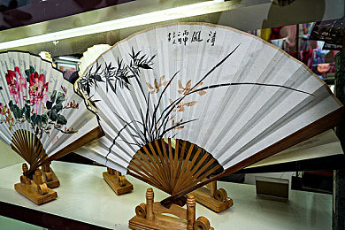 老师让我吃她胸 摸她奶-百度：校园暴力阴影下，老师不当行为引关注：百度搜索揭开惊人真相-2
